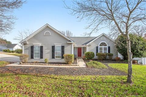 101 Silverleaf Rd, Mount Holly, NC 28120 photo 1