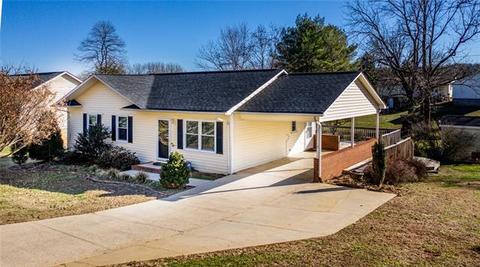 3602 Smithfield Dr, Conover, NC 28613 photo 1