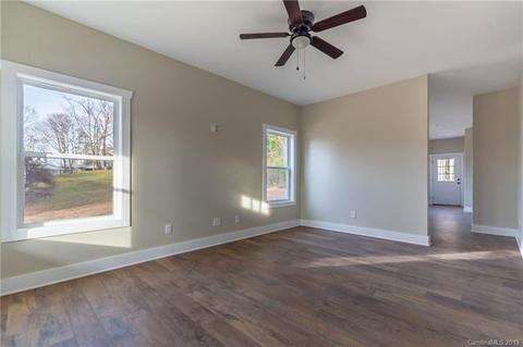 207 Falls St, Morganton, NC 28655 photo 8
