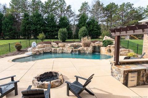 124 Elizabeth Brook Dr, Davidson, NC 28036 photo 2