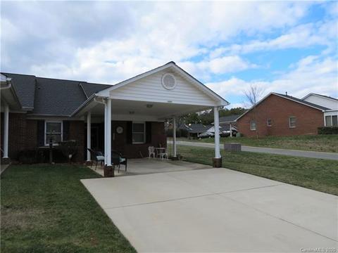 19909 Oak Leaf Cir, Cornelius, NC 28031 photo 1