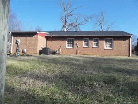 722 Kroll Ln, High Point, NC 27260 photo 2