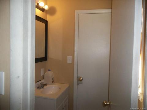 722 Kroll Ln, High Point, NC 27260 photo 8