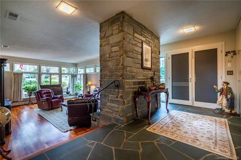 137 Pearson Dr, Morganton, NC 28655 photo 2
