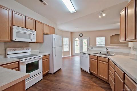 9111 Glenashley Dr, Cornelius, NC 28031 photo 6