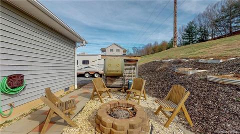 47 Crestview St, Canton, NC 28716 photo 4