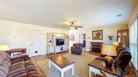 47 Crestview St, Canton, NC 28716 photo 7