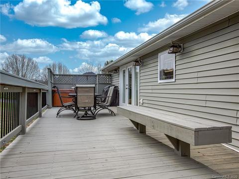 47 Crestview St, Canton, NC 28716 photo 2