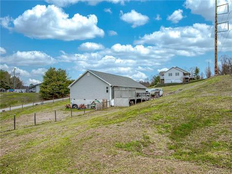 47 Crestview St, Canton, NC 28716 photo 5