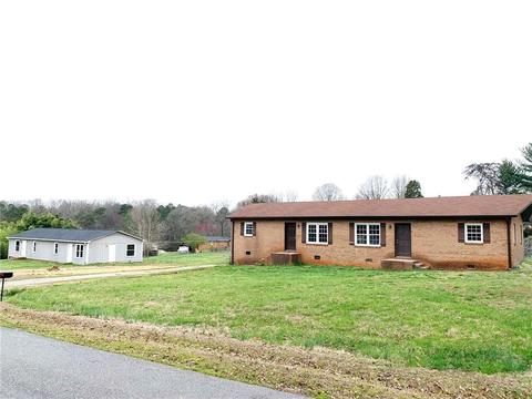1975-1976 1984-1986 Crown Dr, Conover, NC 28613 photo 1
