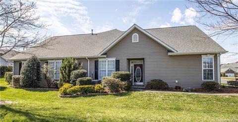 680 Amethyst Cir, Fort Mill, SC 29708 photo 2