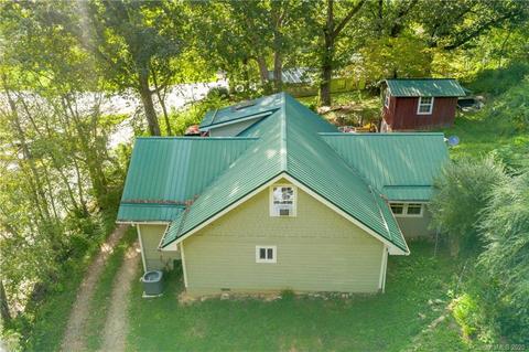 53 Travis St, Clyde, NC 28721 photo 3