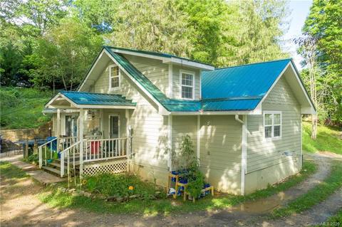 53 Travis St, Clyde, NC 28721 photo 2