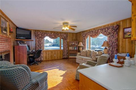 11 Brooks Rd, Brevard, NC 28712 photo 2