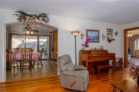 11 Brooks Rd, Brevard, NC 28712 photo 4