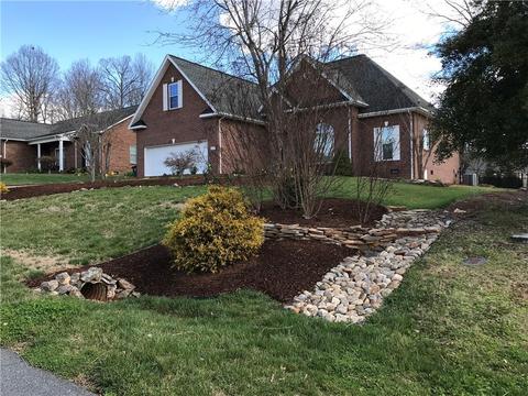 406 9th Ave NE, Conover, NC 28613 photo 1