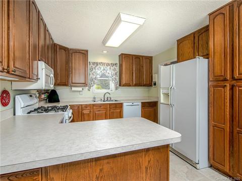 45 White Pine Cir, Fletcher, NC 28732 photo 11