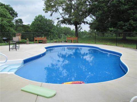 201 Good Earth Ln, Tryon, NC 28782 photo 2