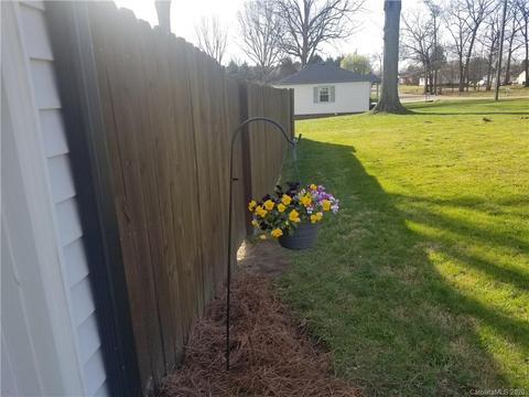 402 E 25th St, Kannapolis, NC 28083 photo 1