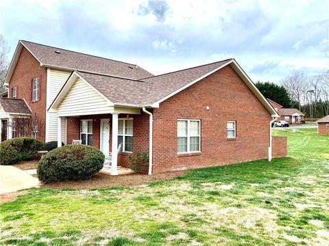 102 NE Brandywine Dr NE #Y6, Conover, NC 28613 photo 2