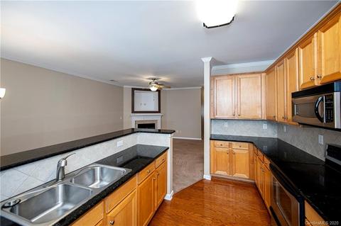 1910 Travertine Ln, Fort Mill, SC 29708 photo 9