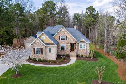 6243 Fox Chase Dr, Davidson, NC 28036 photo 1
