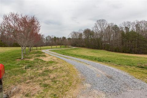 1822 Robert Rufty Ln, Catawba, NC 28609 photo 3