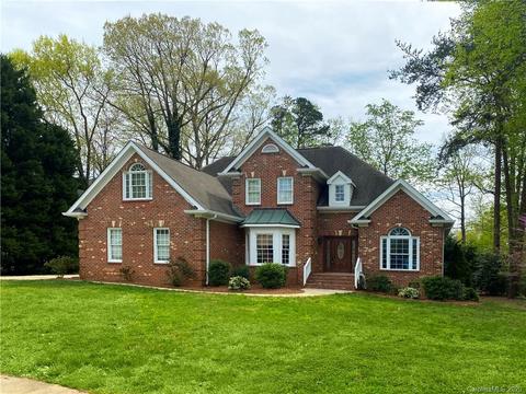 21612 Scottcrest Cir, Cornelius, NC 28031 photo 1