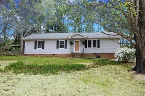 9800 Windrift Rd, Charlotte, NC 28215 photo 1
