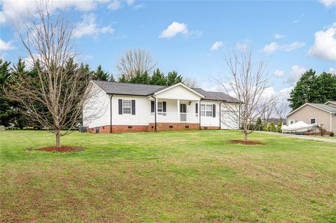 2431 Side Ln, Conover, NC 28613 photo 1