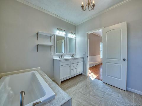 33 Brian Dr, Canton, NC 28716 photo 11