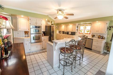 177 Mariners Point Ln, Hickory, NC 28601 photo 10