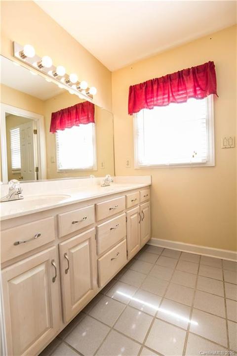 177 Mariners Point Ln, Hickory, NC 28601 photo 19
