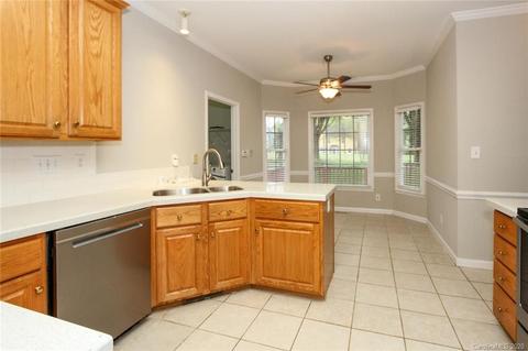 8133 Forest Shadow Cir, Cornelius, NC 28031 photo 5