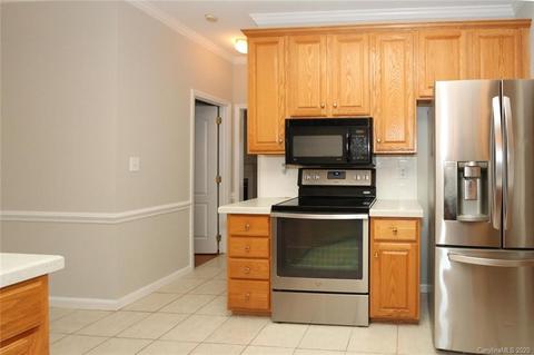 8133 Forest Shadow Cir, Cornelius, NC 28031 photo 4