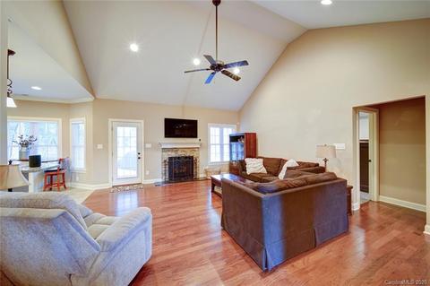 1104 Ruthburn Ct, Lancaster, SC 29720 photo 11