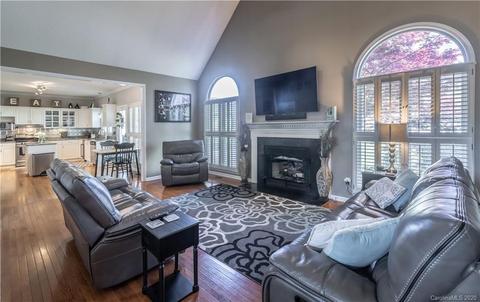 505 Willowbrook Dr, Morganton, NC 28655 photo 10
