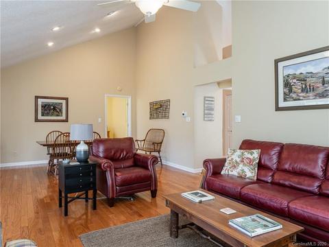 124 Forest View Dr, Flat Rock, NC 28731 photo 9