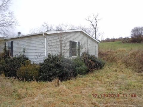 135 Austin Rd, Clyde, NC 28721 photo 2