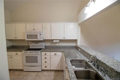19822 Oak Leaf Cir, Cornelius, NC 28031 photo 6