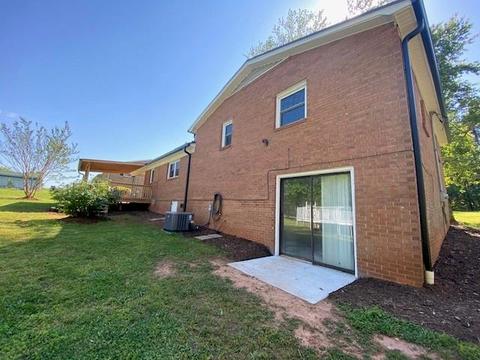 826 Setzer Dr NE, Conover, NC 28613 photo 1