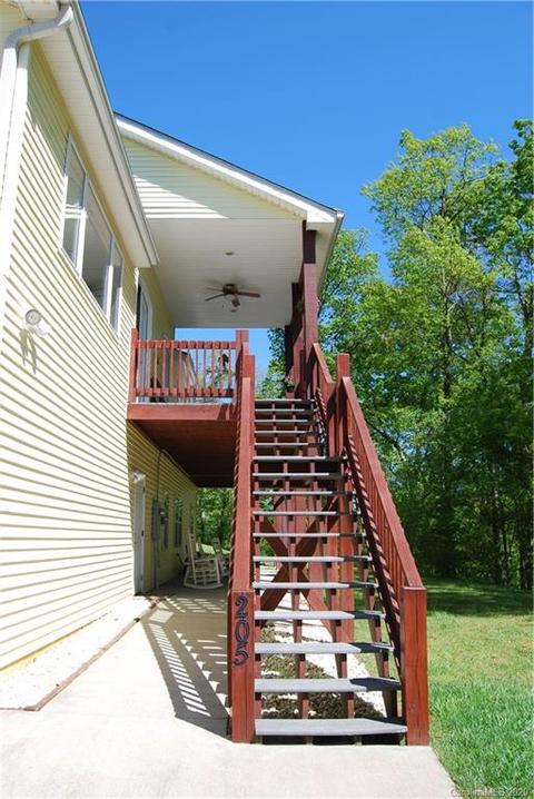 205 Bear Ct, Fairview, NC 28730 photo 5