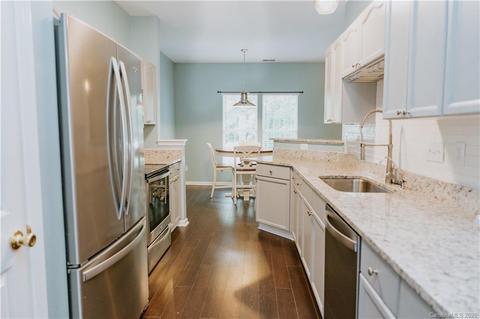 8059 Mariners Pointe Cir, Denver, NC 28037 photo 3