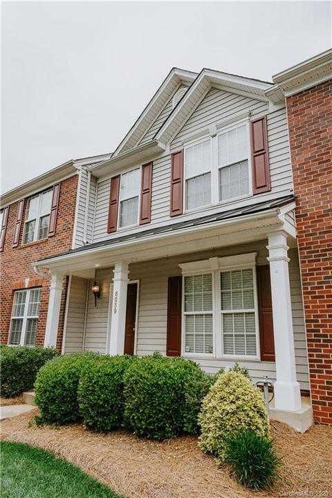 8059 Mariners Pointe Cir, Denver, NC 28037 photo 1