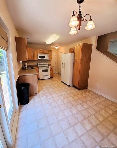 15 Singleton Ln, Fletcher, NC 28732 photo 5