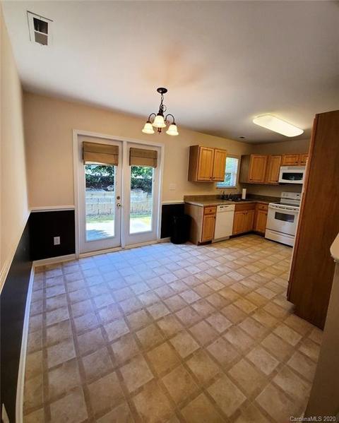 15 Singleton Ln, Fletcher, NC 28732 photo 4