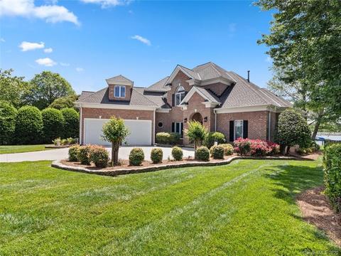 7114 Windaliere Dr, Cornelius, NC 28031 photo 1