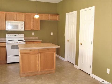 7916 Mariners Pointe Cir, Denver, NC 28037 photo 2