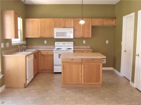 7916 Mariners Pointe Cir, Denver, NC 28037 photo 3