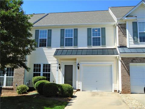 7916 Mariners Pointe Cir, Denver, NC 28037 photo 1